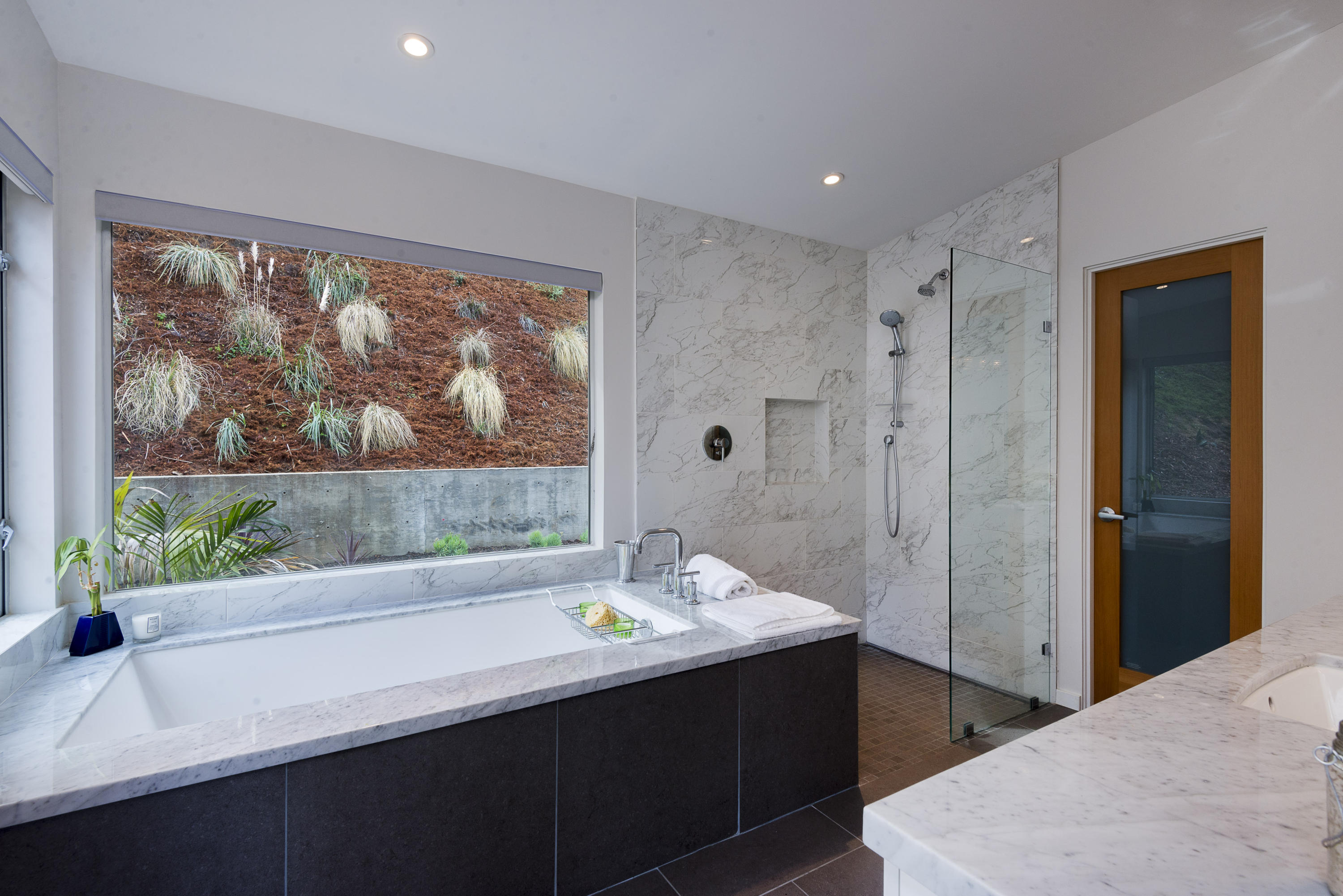 1123 Manitou Road Santa Barbara, CA 93101 - Photo 17 of 18 MasterBathRoom1