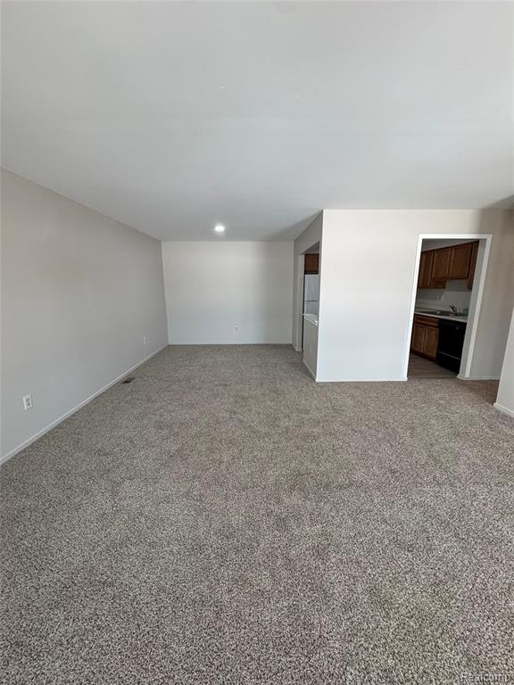 24064 Greenhill Road Warren, MI 48091 - Photo 3 of 29 Gallery Image 3