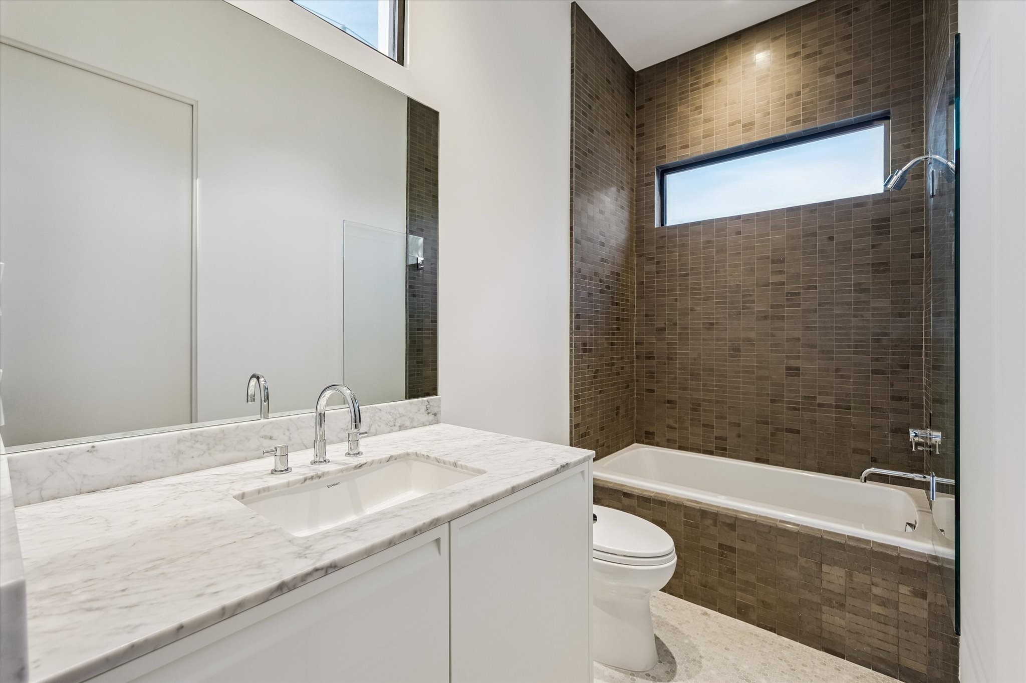 1527 Indiana Street Houston, TX 77006 - Photo 23 of 30 Secondary bathroom - offers Poliform cabinetry.