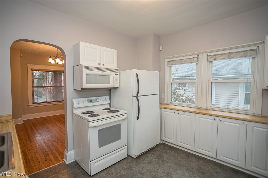1475 Holmden Road South Euclid, OH 44121 - Photo 13 of 31