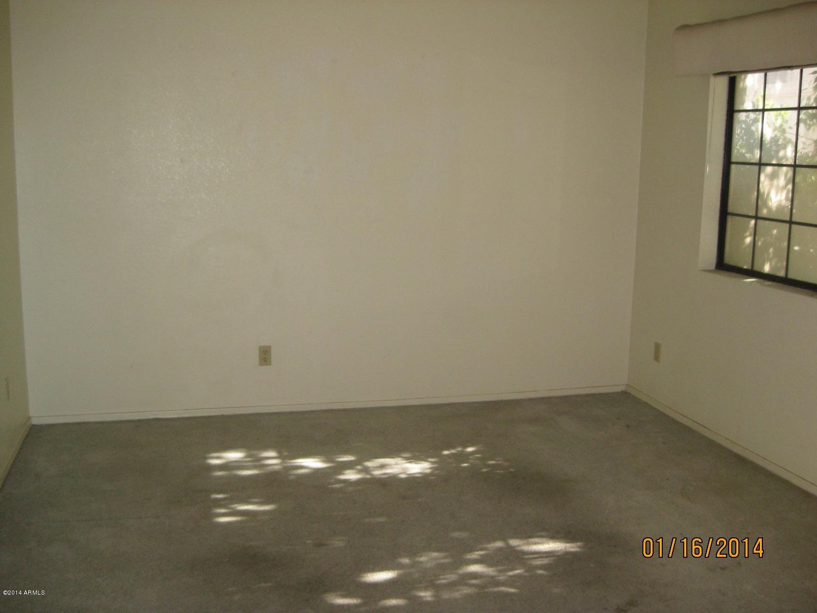 2056 West Ronald Road Phoenix, AZ 85029 - Photo 5 of 13 Living Room