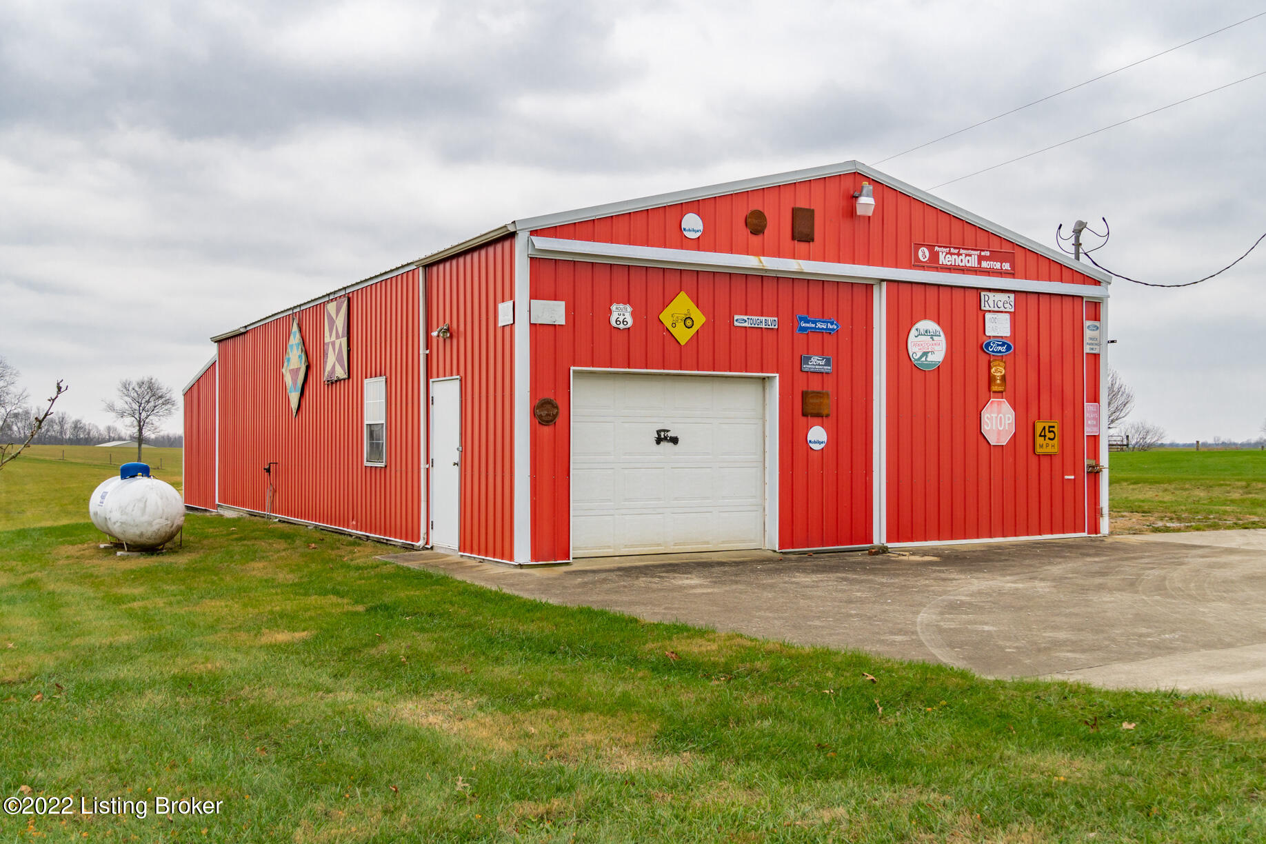 187 Haley Road Shelbyville, KY 40065 - Photo 2 of 24 Huge Storage Space!