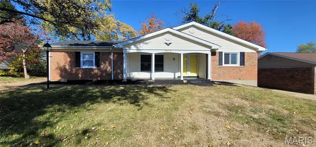 $289,700 | 3072 Wintergreen Drive, Florissant, MO 63033