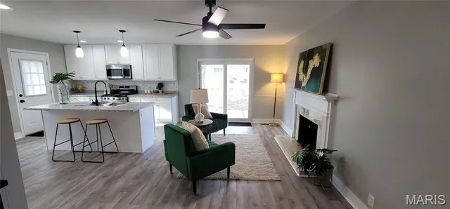 $289,700 | 3072 Wintergreen Drive, Florissant, MO 63033