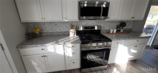 $289,700 | 3072 Wintergreen Drive, Florissant, MO 63033