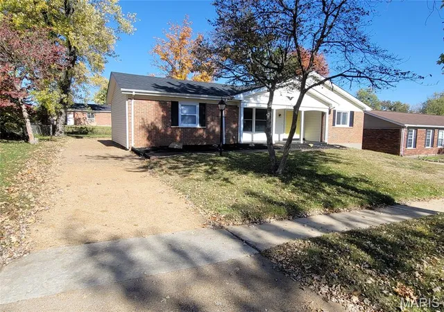 $289,700 | 3072 Wintergreen Drive, Florissant, MO 63033