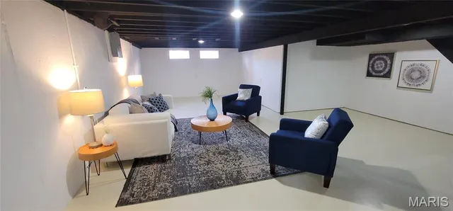 $289,700 | 3072 Wintergreen Drive, Florissant, MO 63033