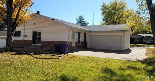 $289,700 | 3072 Wintergreen Drive, Florissant, MO 63033