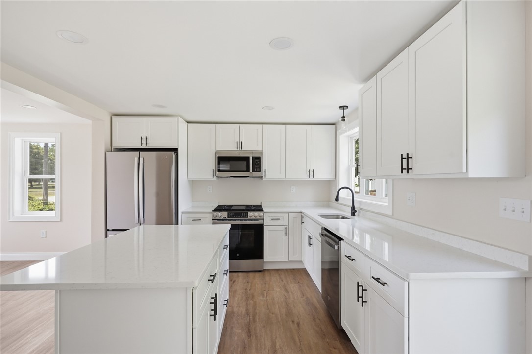 533 Scituate Avenue Cranston, RI 02921 - Photo 9 of 44