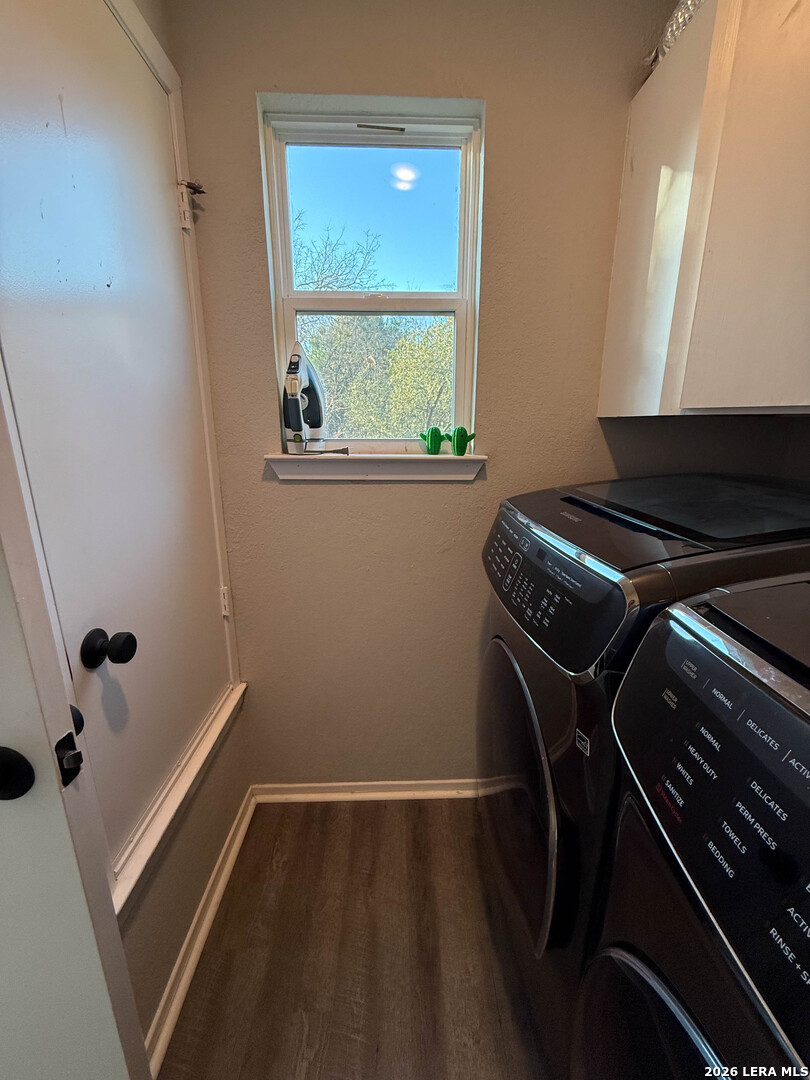 8505 Spring Valley Drive Austin, TX 78736 - Photo 21 of 49 a bathroom with a bathtub
