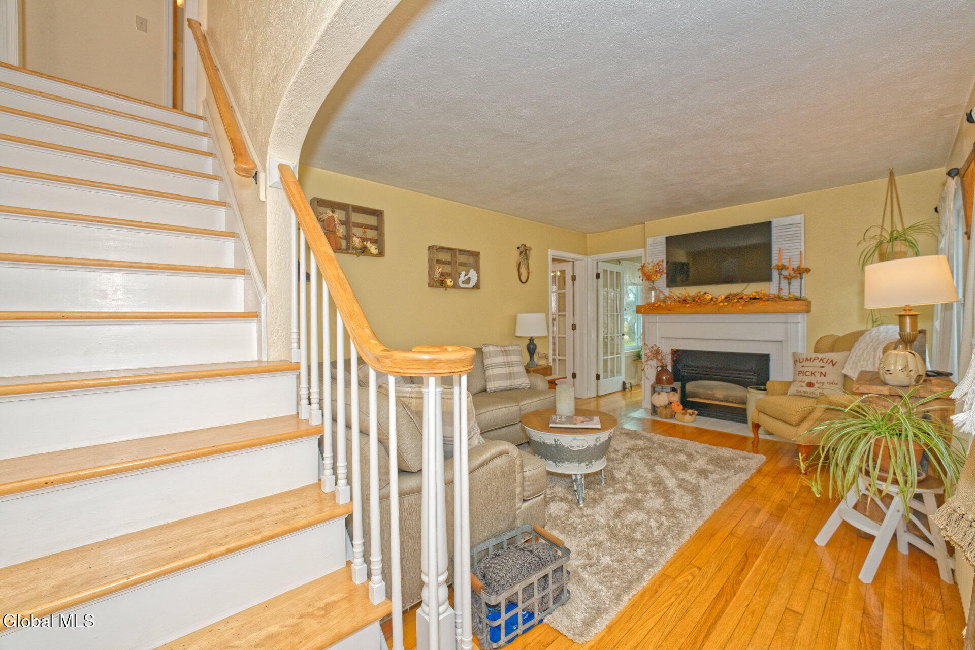 507 Brunswick Road Brunswick, NY 12180 - Photo 33 of 51 6 Livingroom 1