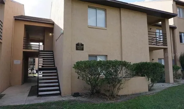 a view of a house with backyard and plants
