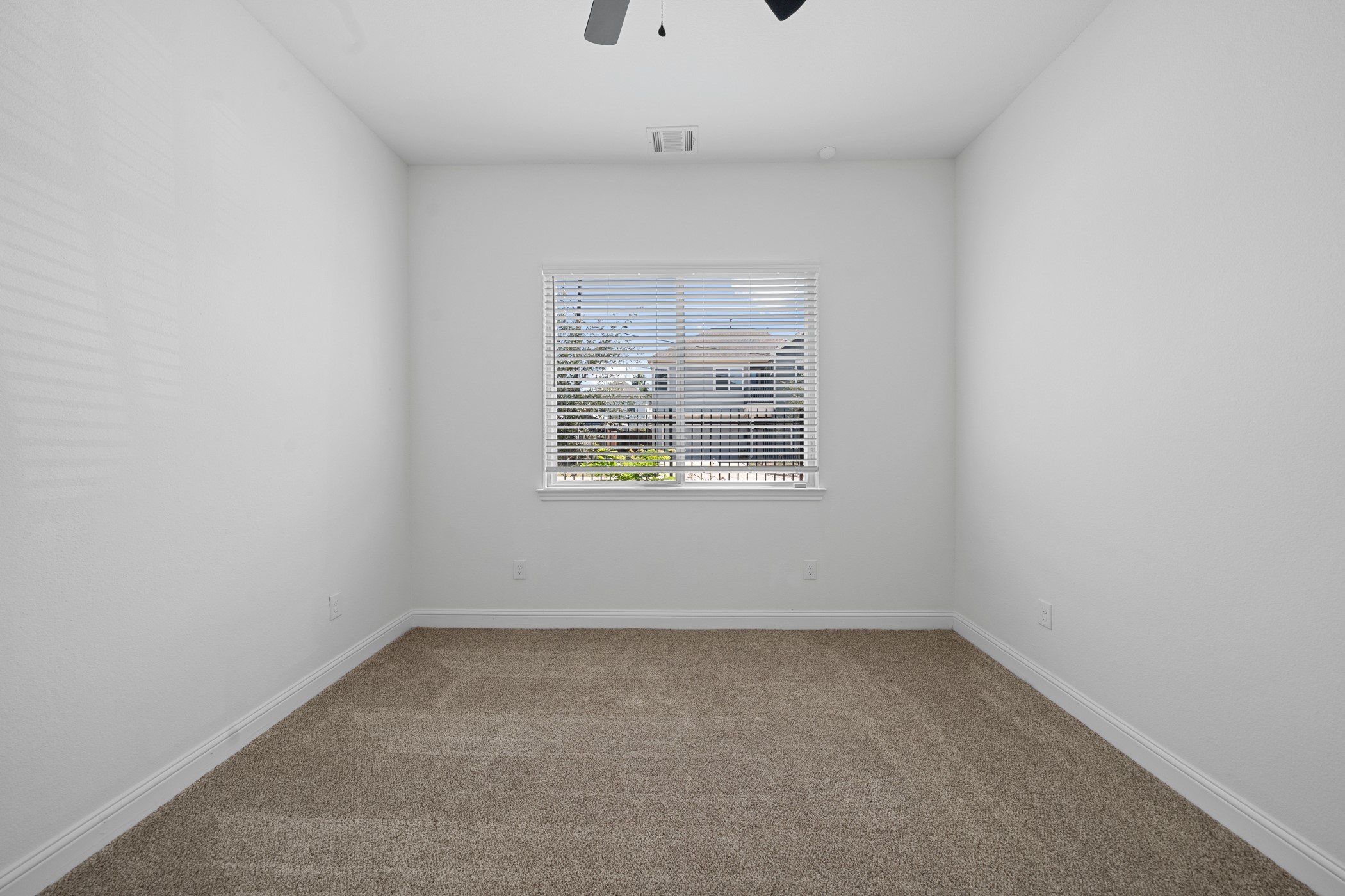 2303 Wipprecht Street Houston, TX 77020 - Photo 18 of 26 an empty room with a window
