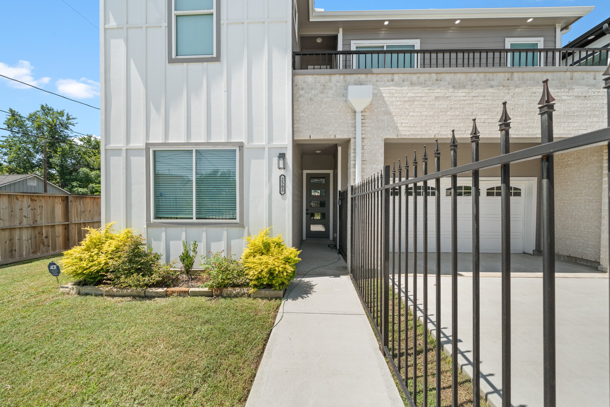 2303 Wipprecht Street Houston, TX 77020 - Photo 2 of 26 a bunch of flowers in front of house