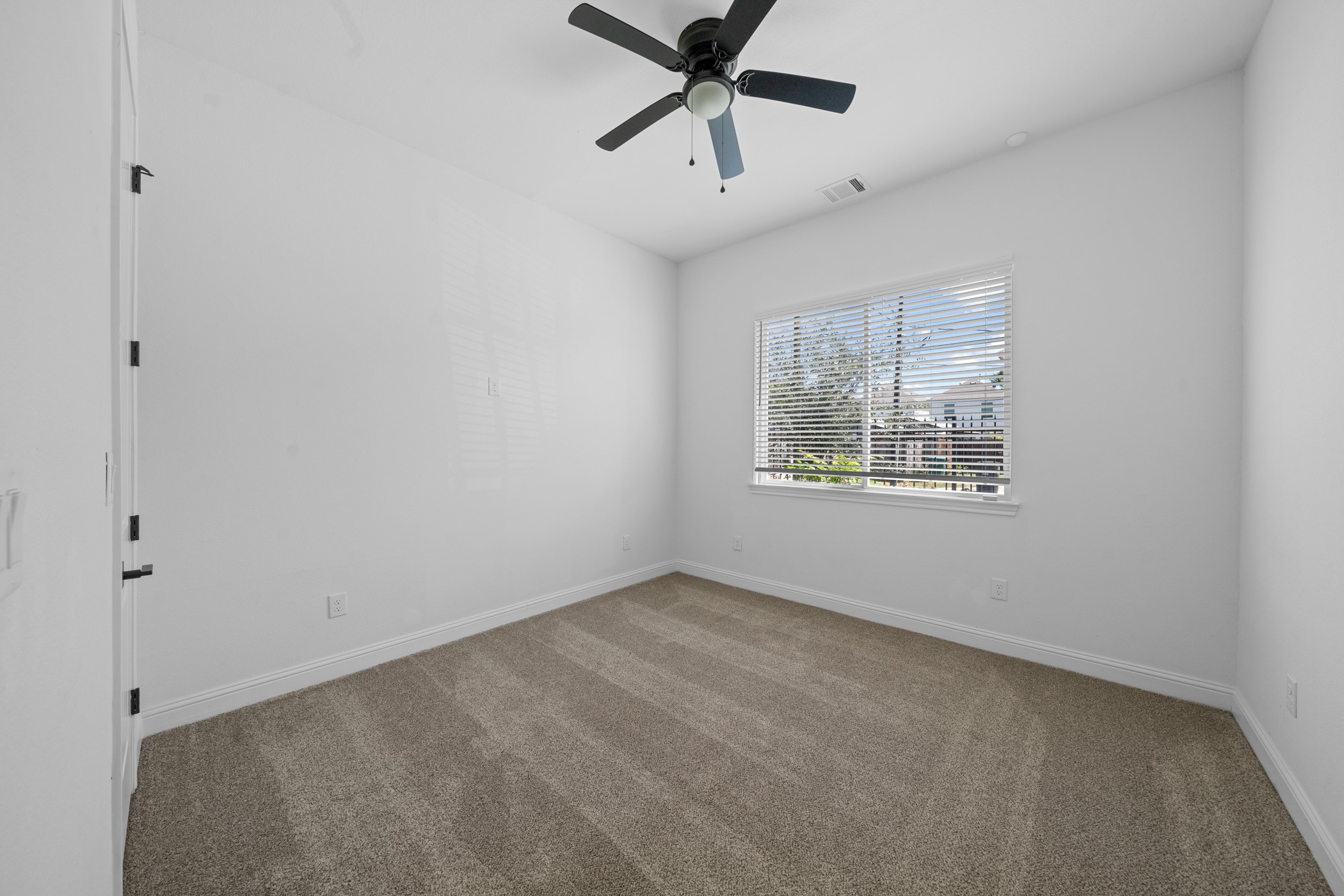 2303 Wipprecht Street Houston, TX 77020 - Photo 19 of 26 a view of an empty room with a window
