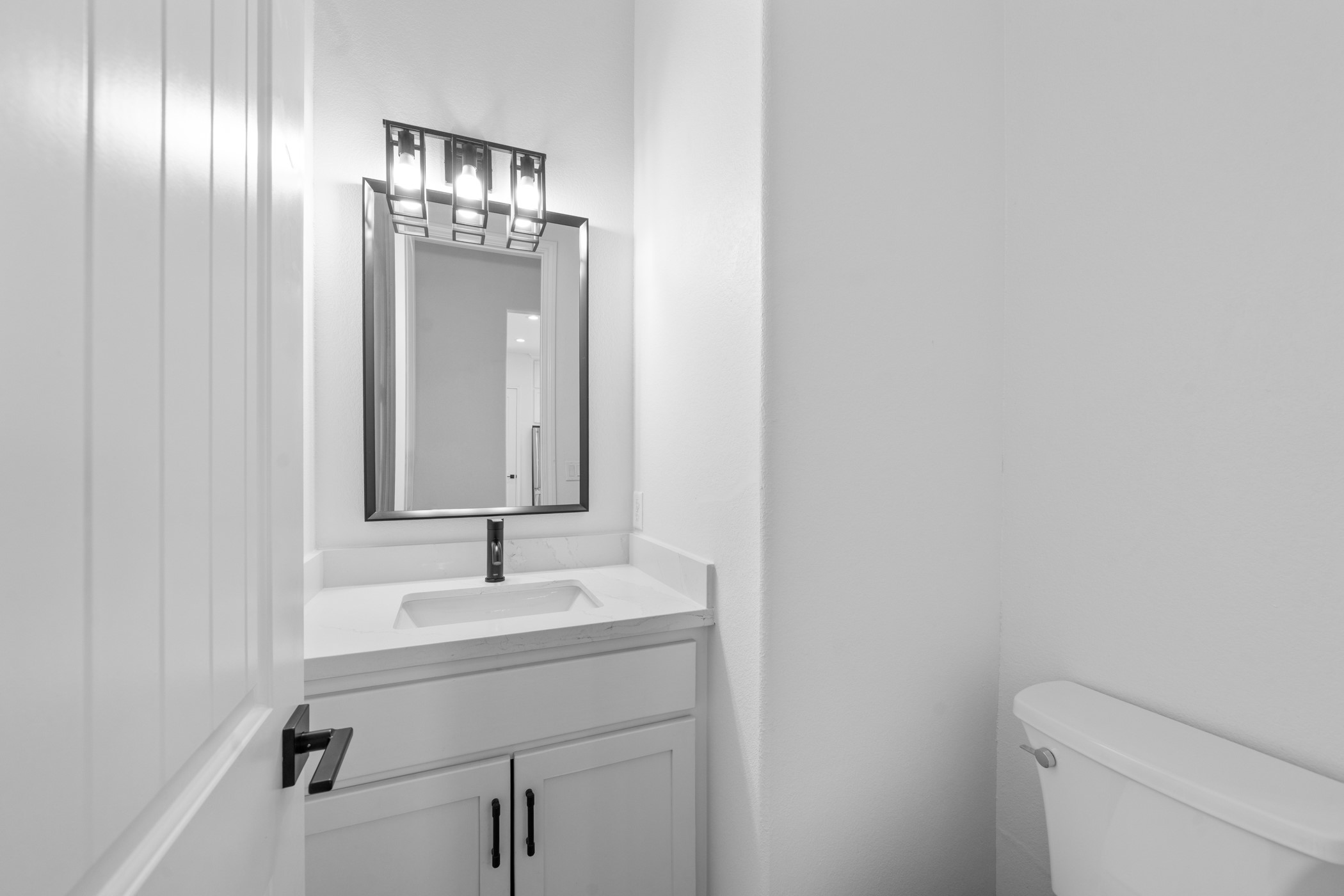 2303 Wipprecht Street Houston, TX 77020 - Photo 21 of 26 a bathroom with a sink and a mirror