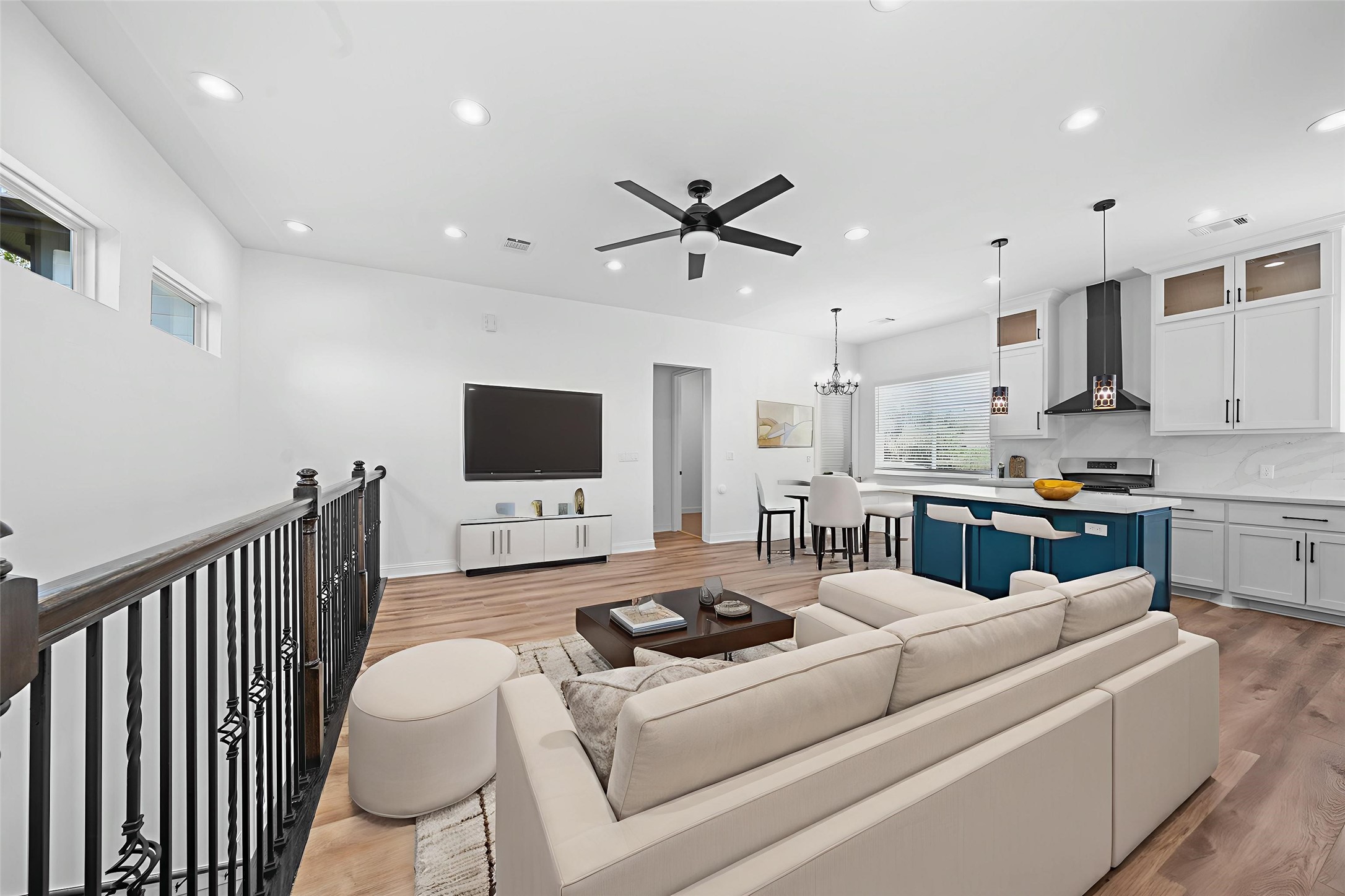 2303 Wipprecht Street Houston, TX 77020 - Photo 25 of 26 a living room with furniture and a flat screen tv