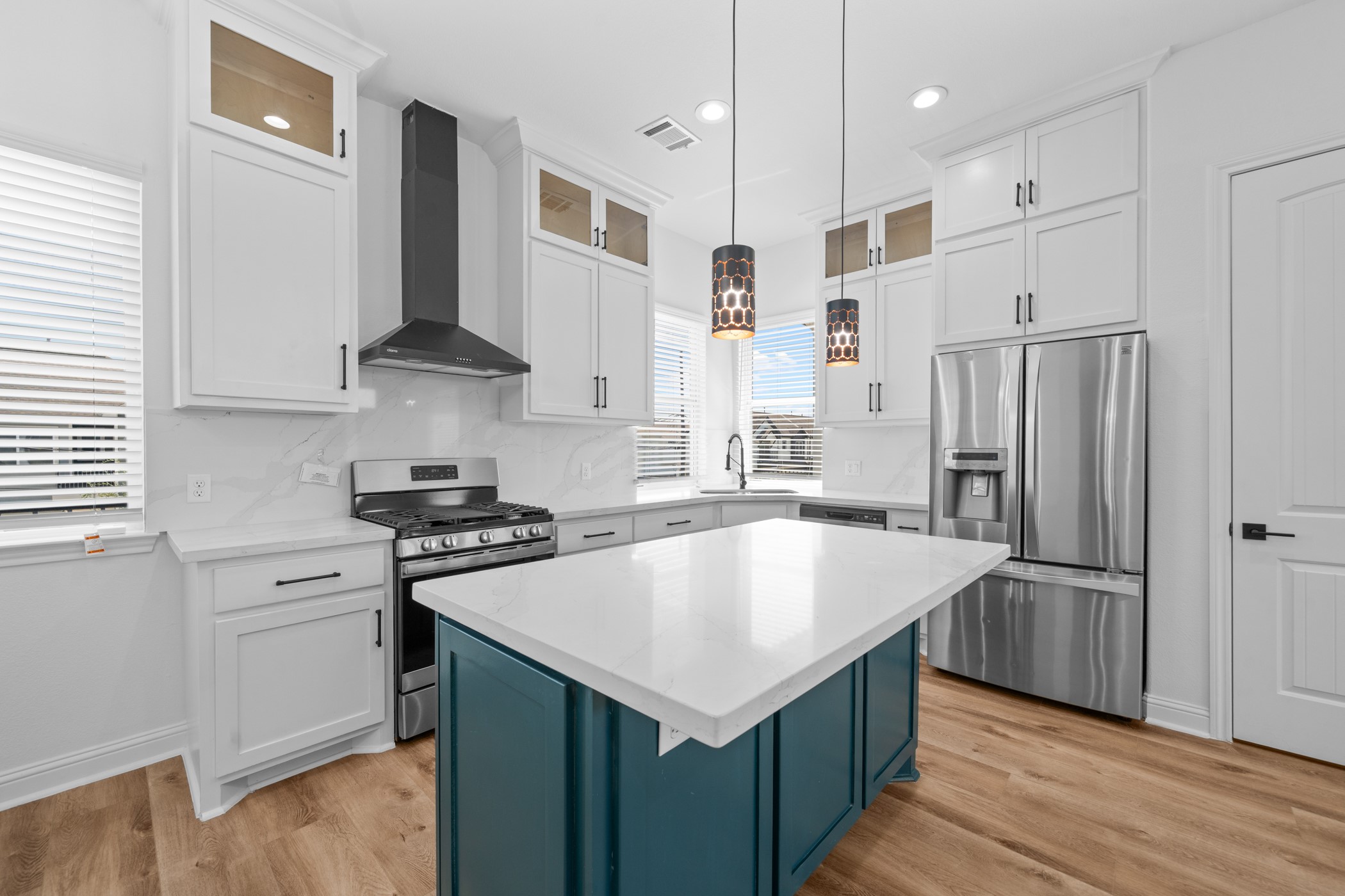 2303 Wipprecht Street Houston, TX 77020 - Photo 6 of 26 a kitchen with kitchen island a sink stove and refrigerator