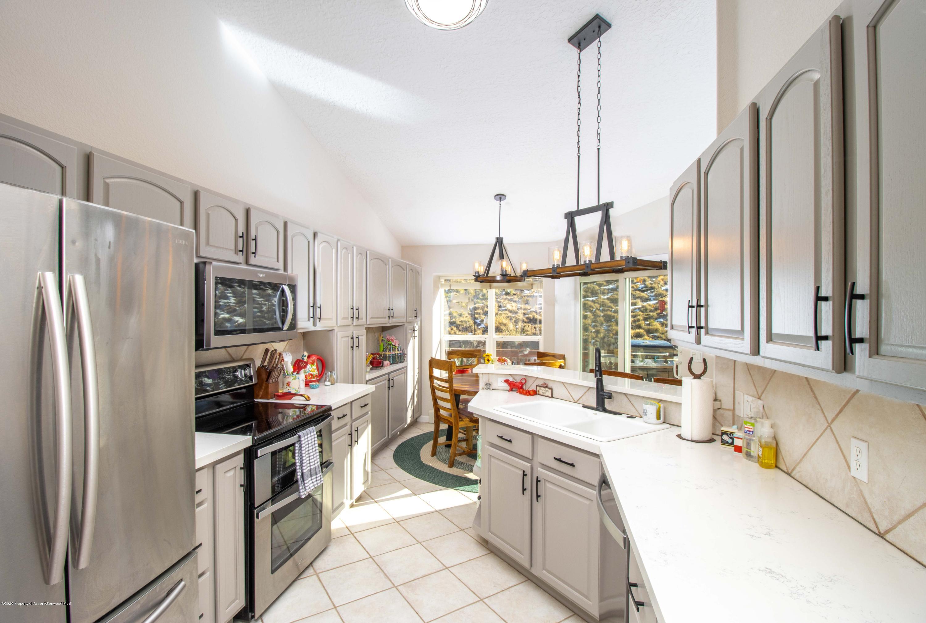 217 South Ridge Court Parachute, CO 81635 - Photo 5 of 18 Kitchen