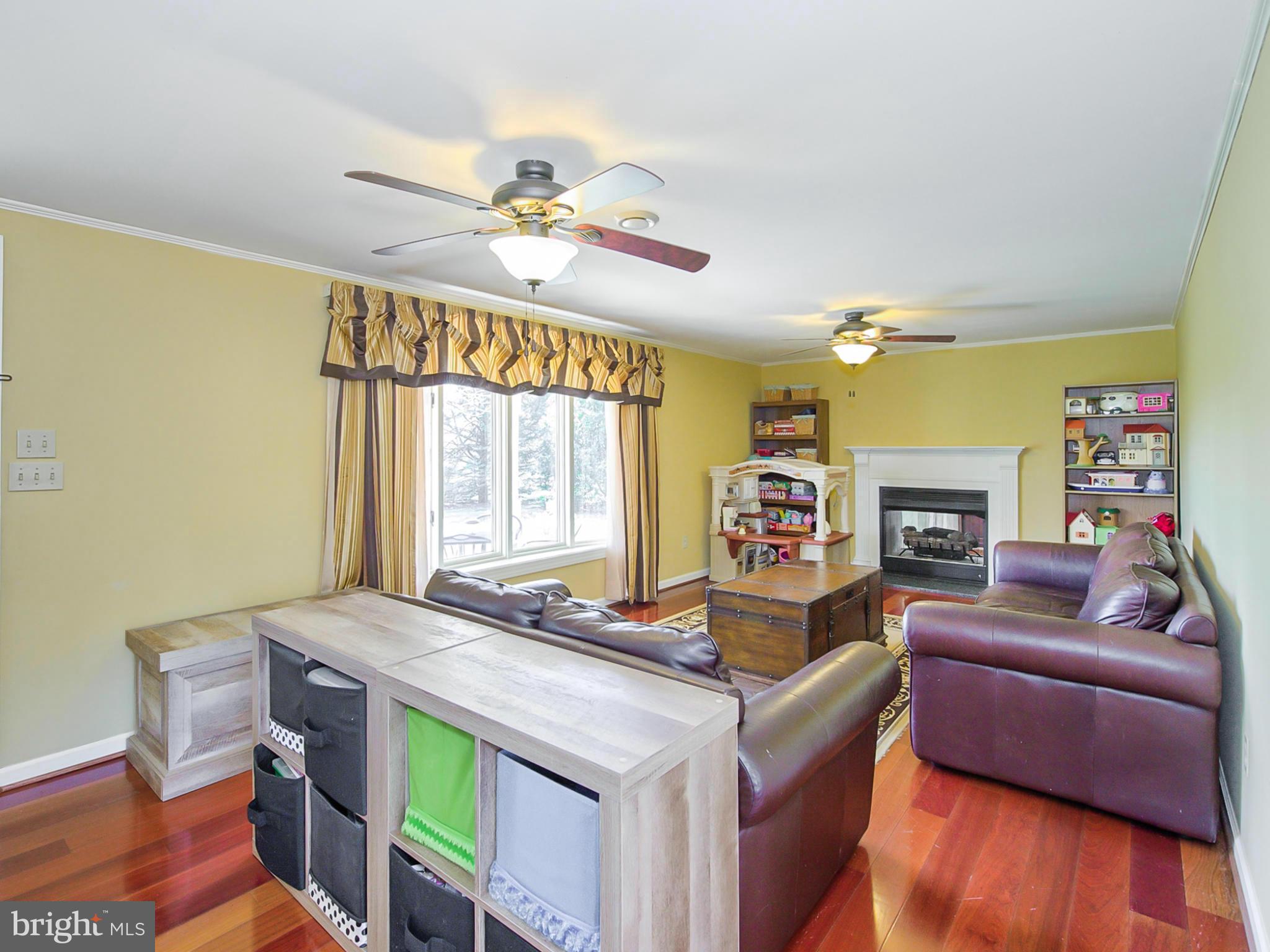 10612 Dublin Road Walkersville, MD 21793 - Photo 9 of 30 Living Room