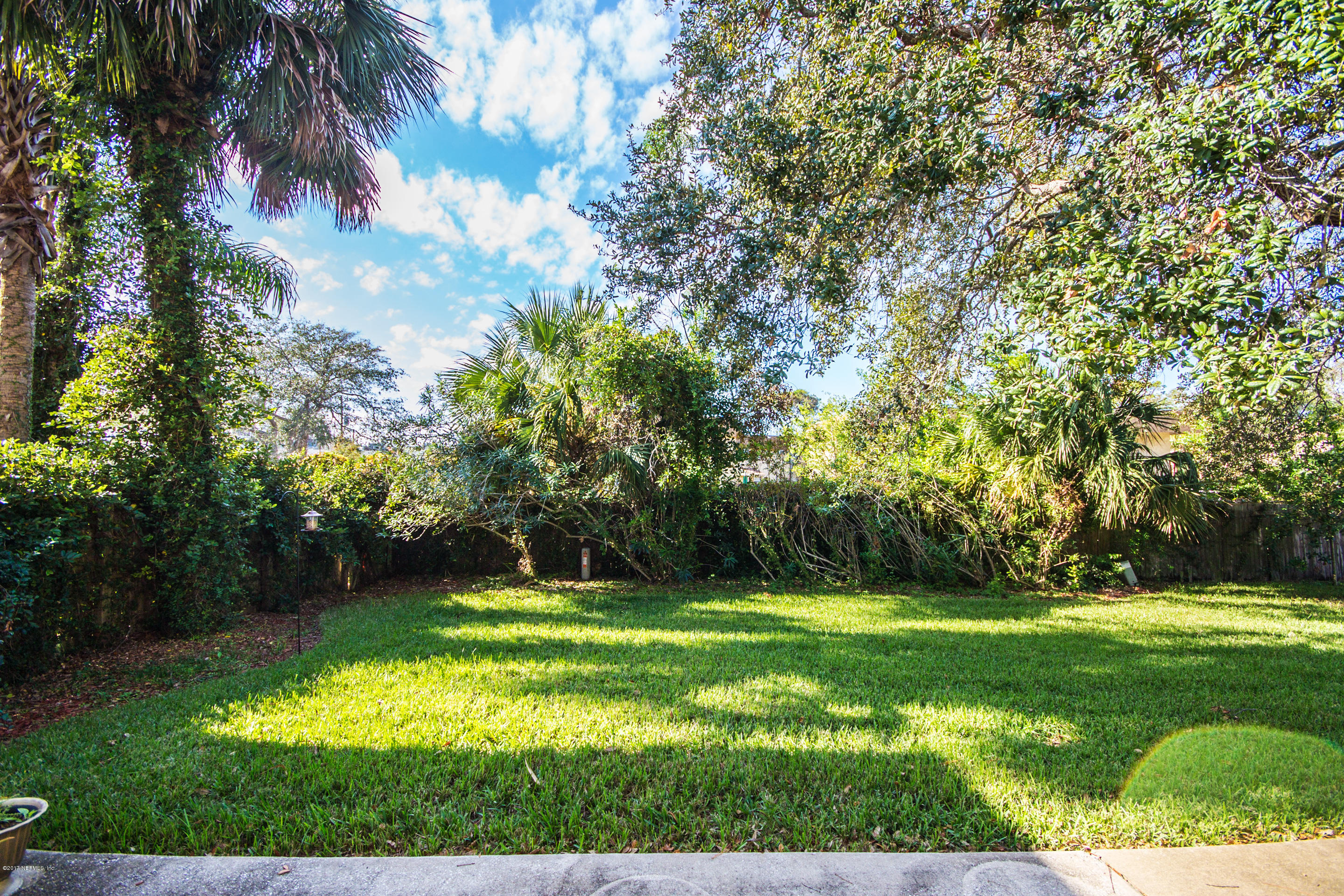 128-3 Seminole Road Atlantic Beach, FL 32233 - Photo 27 of 28 Back Yard
