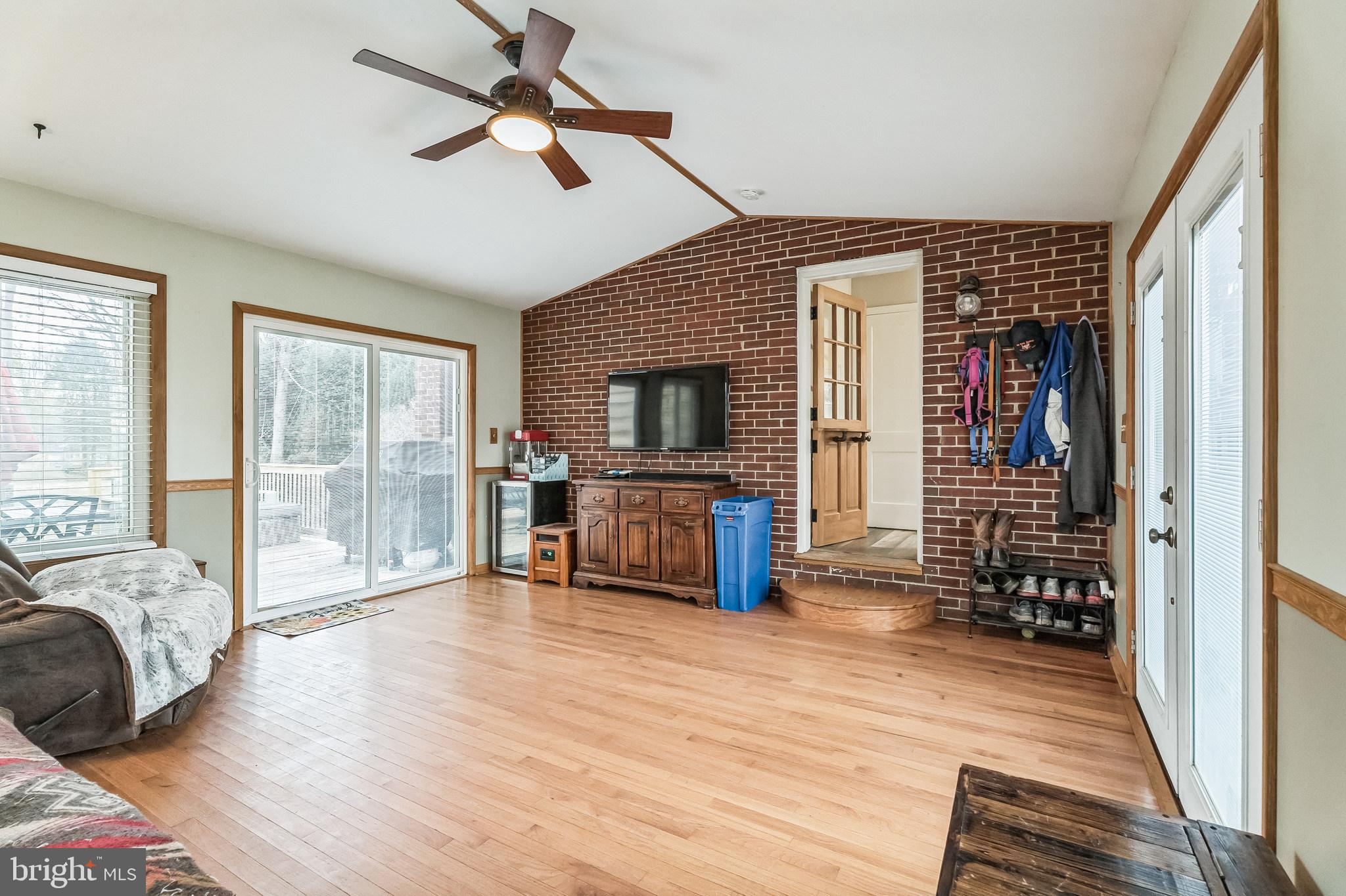 8536 Rocky Springs Road Frederick, MD 21702 - Photo 4 of 40