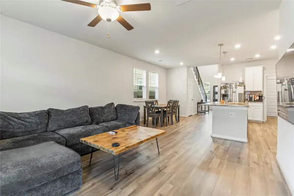 $300,000 | 2019 Myrtle Oak Street, Conroe, TX 77304
