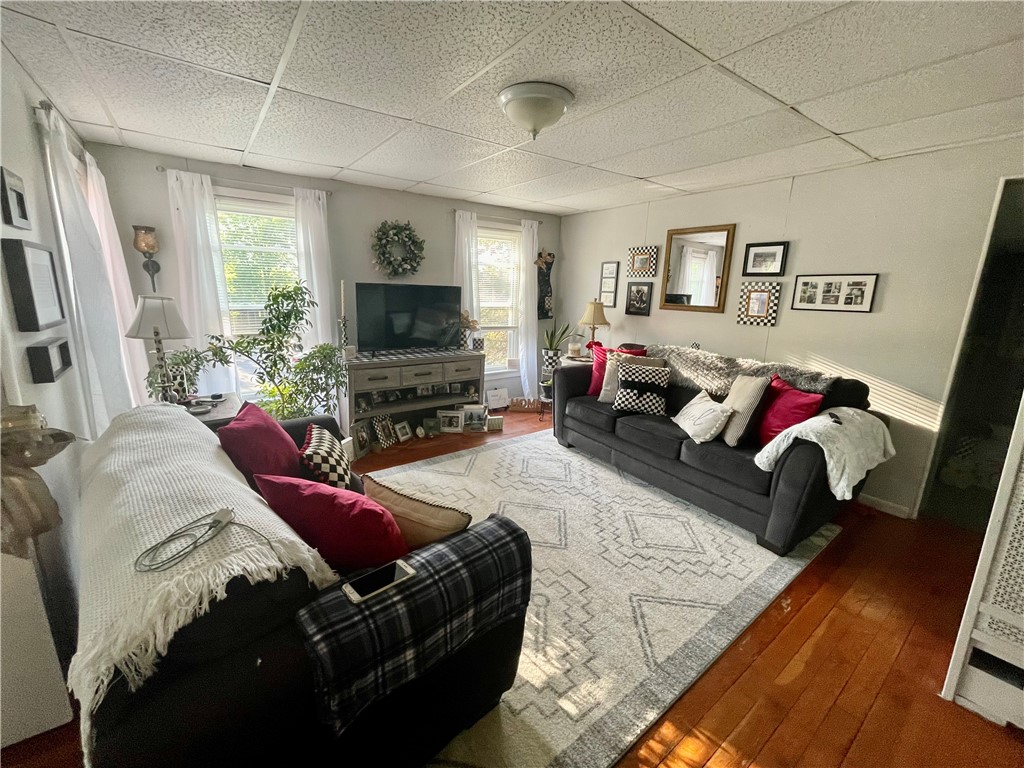 Undisclosed Address Auburn, NY 13021 - Photo 7 of 27 Upstairs apartment Living room