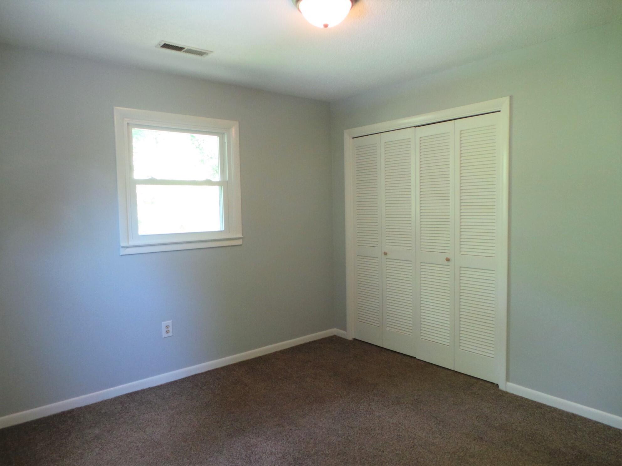 1029 Amersham Road Kingsport, TN 37660 - Photo 20 of 73 3 BEDROOMS UPSTAIRS