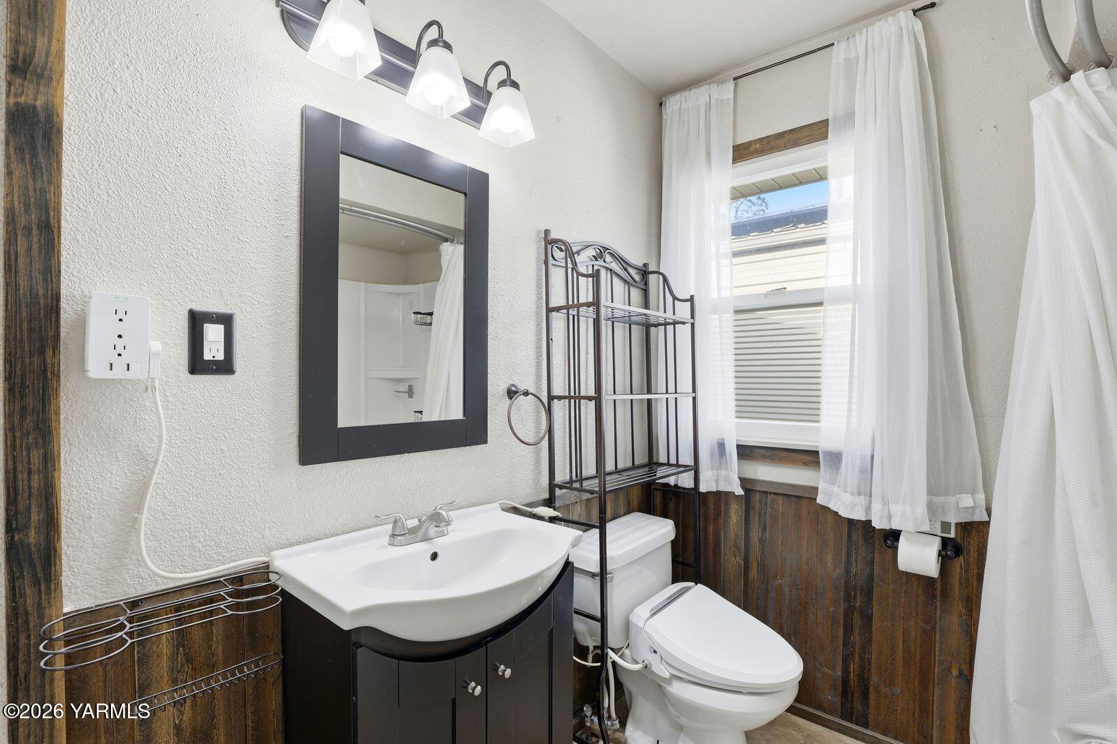 3208 Summitview Avenue Yakima, WA 98902 - Photo 15 of 26 a bathroom with a sink vanity mirror and toilet