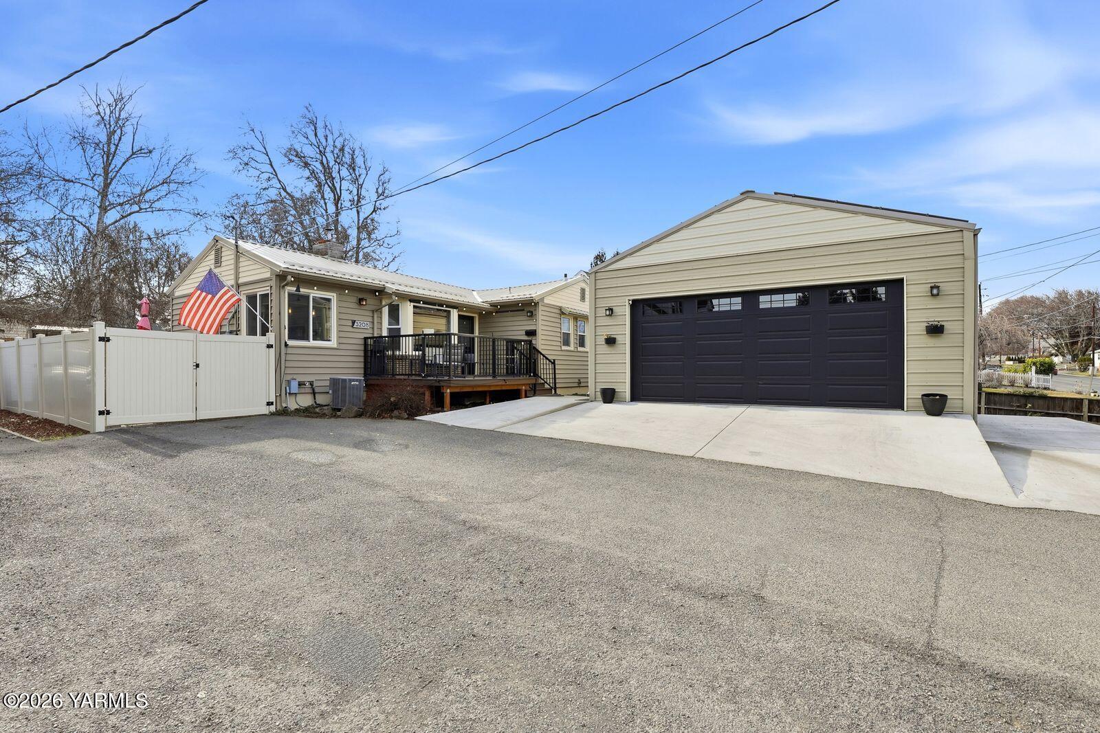 3208 Summitview Avenue Yakima, WA 98902 - Photo 2 of 26 a front view of a house with a garage