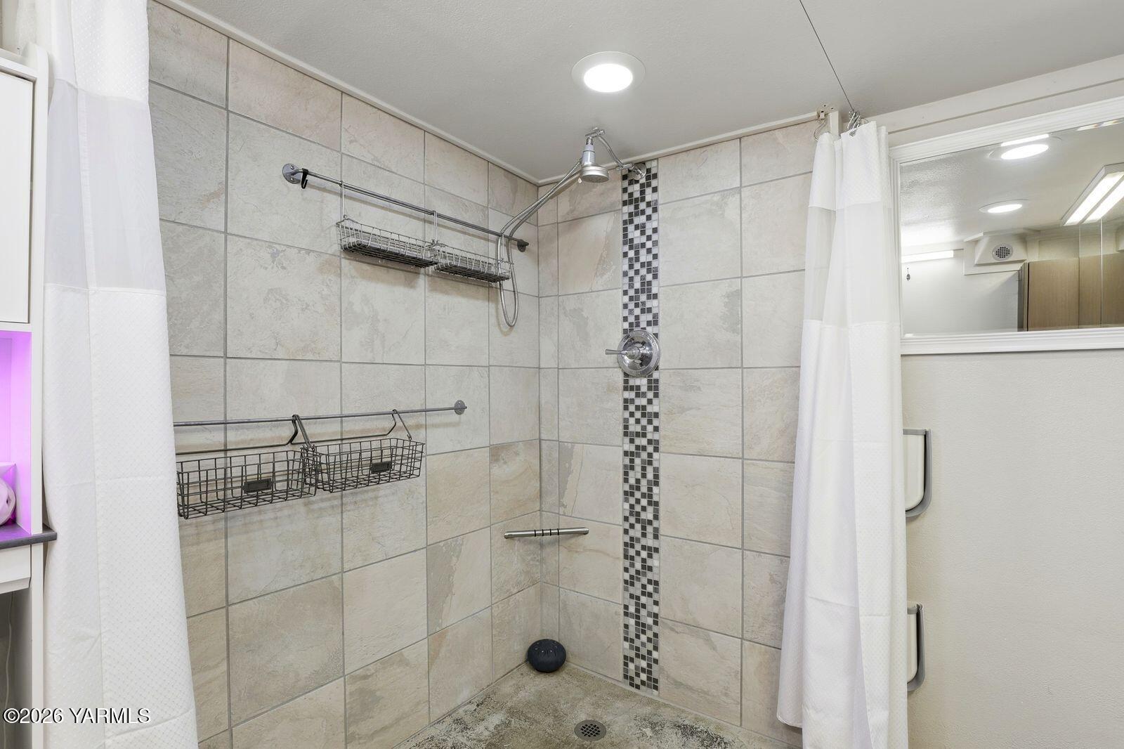 3208 Summitview Avenue Yakima, WA 98902 - Photo 21 of 26 a bathroom with a shower