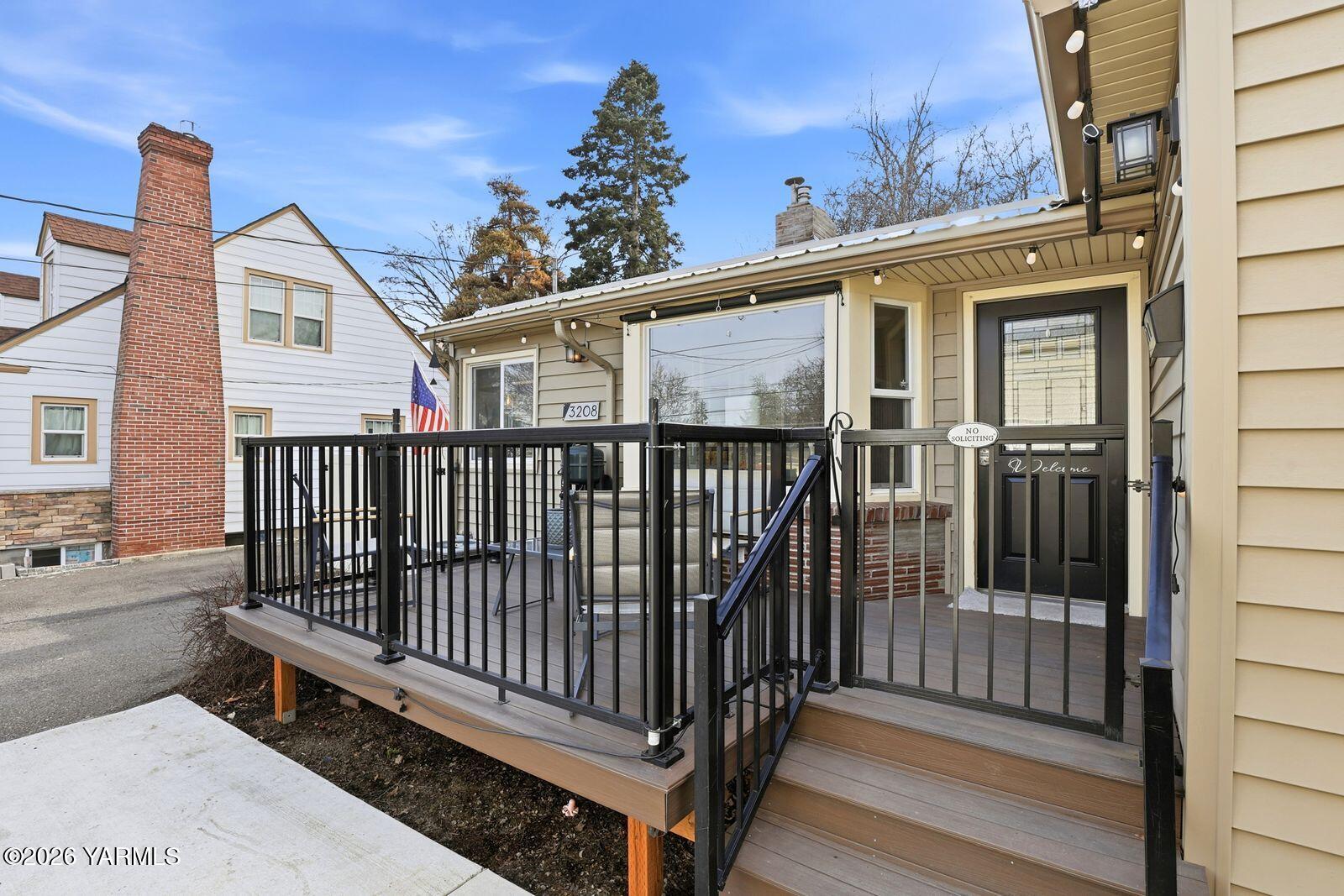 3208 Summitview Avenue Yakima, WA 98902 - Photo 4 of 26 a view of a house with wooden deck
