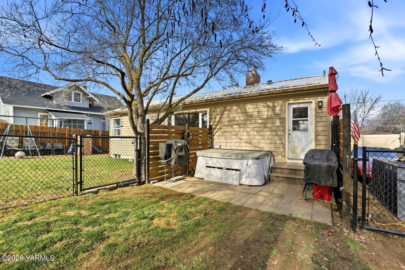 3208 Summitview Avenue Yakima, WA 98902 - Photo 5 of 26 a view of a house with a backyard and a tree