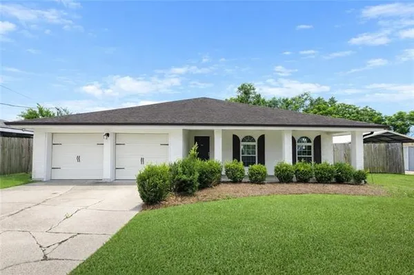 $2,400 | 106 Beta Street, Belle Chasse, LA 70037