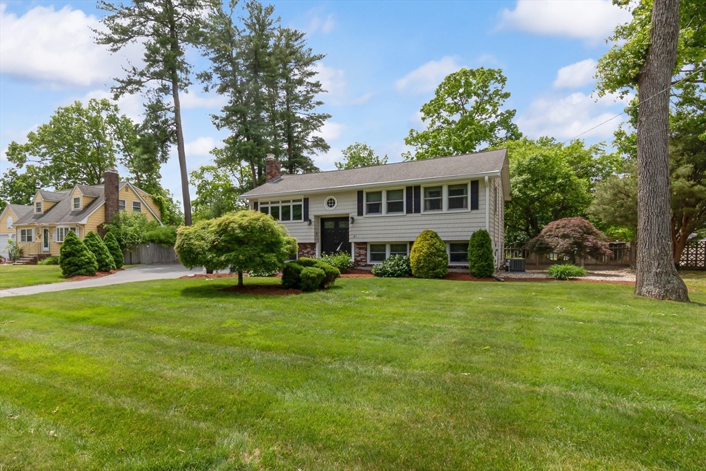 31 Charme Road Billerica, MA 01821 - Photo 3 of 42