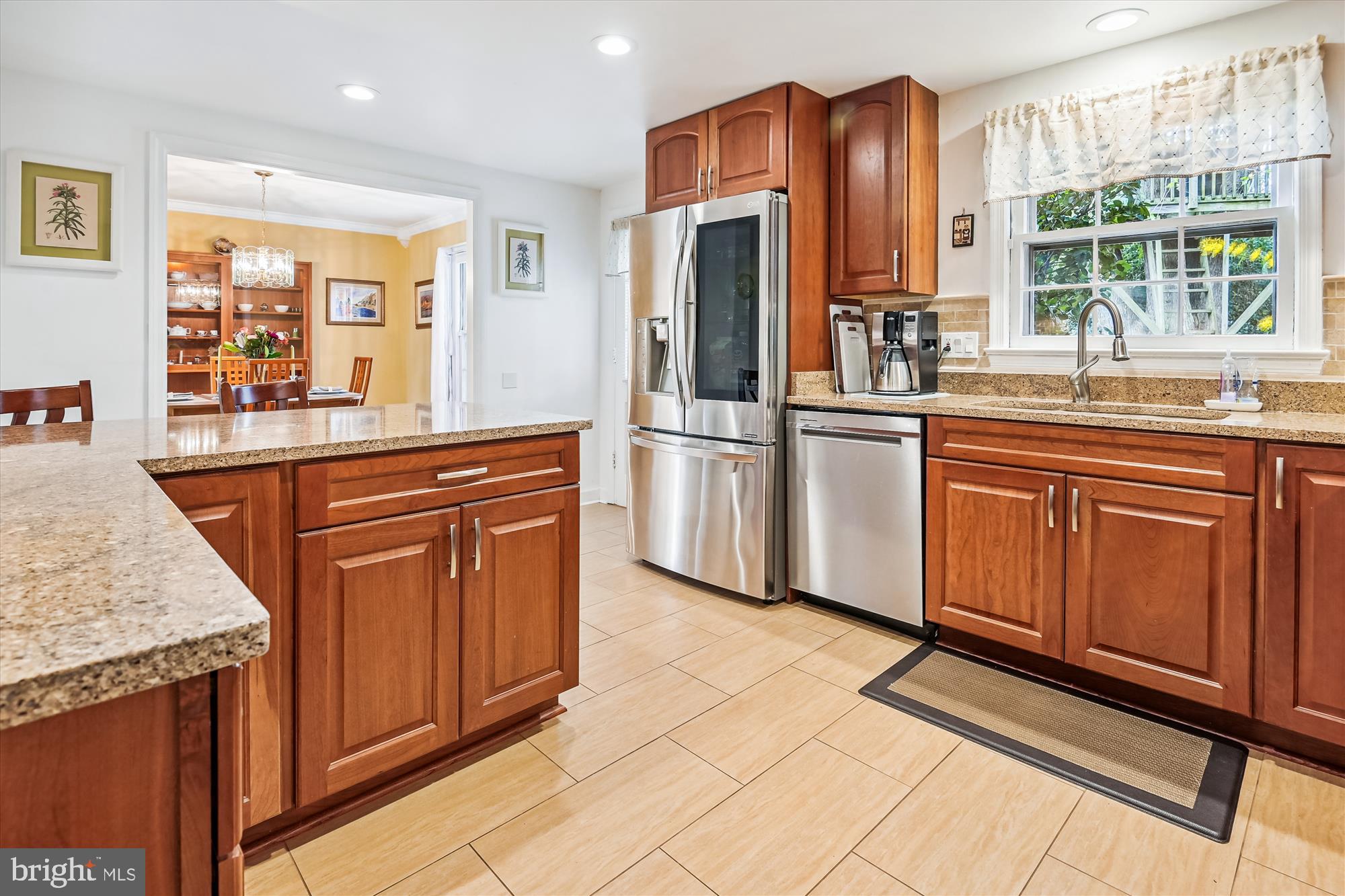 11904 Smoketree Road Potomac, MD 20854 - Photo 9 of 44 Gallery Image 9