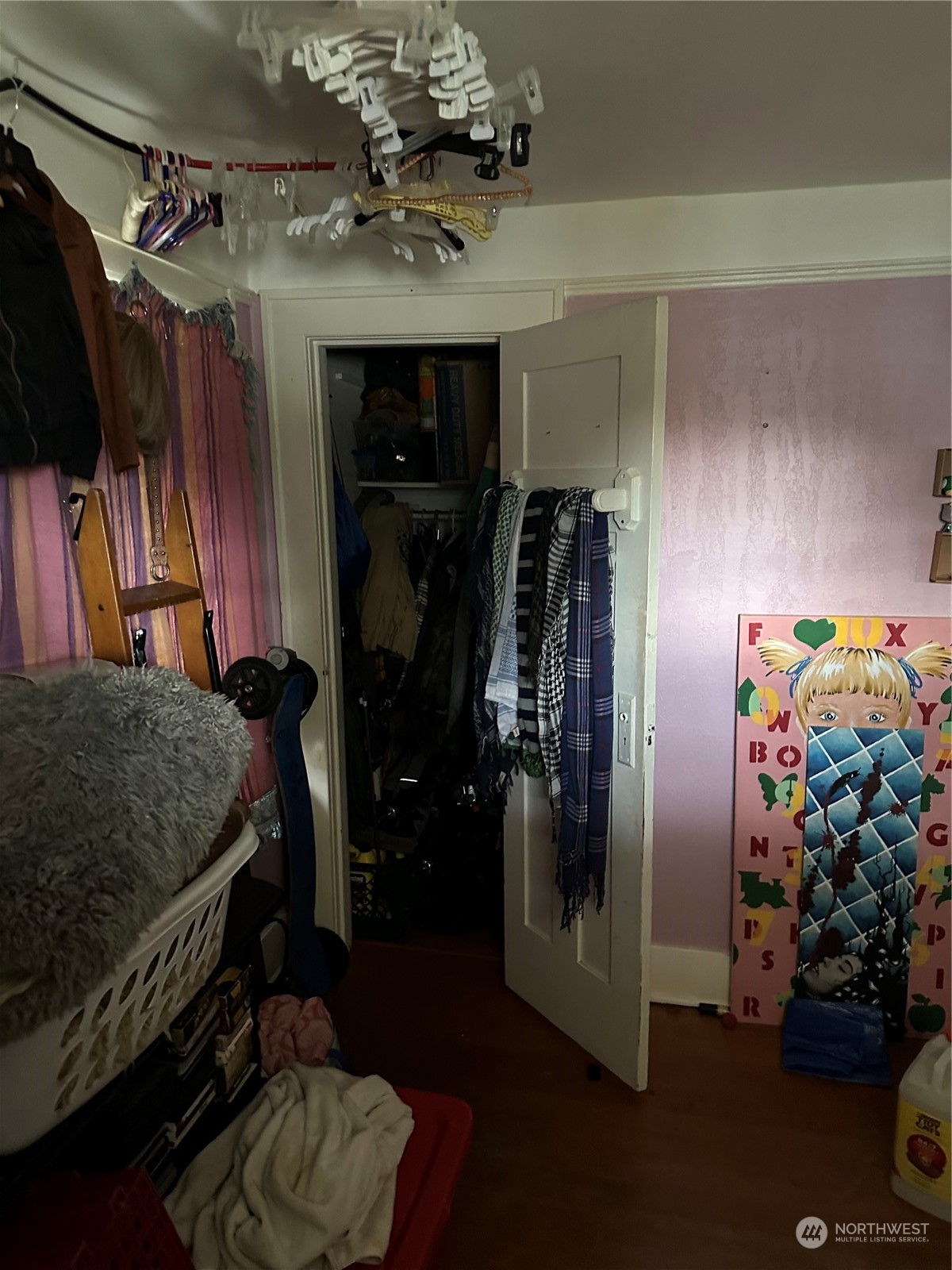 23304 Bothell Everett Highway Bothell, WA 98021 - Photo 25 of 35 a view of a entryway with furniture