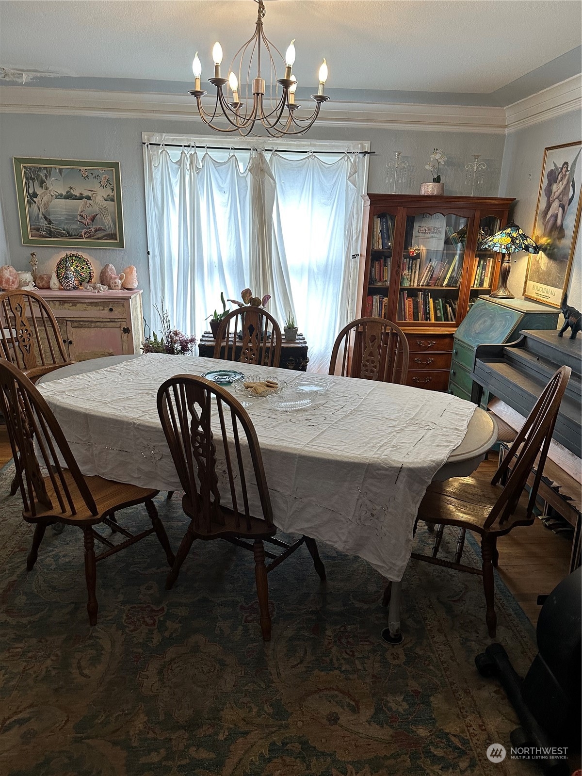 23304 Bothell Everett Highway Bothell, WA 98021 - Photo 5 of 35 a view of a dining room with furniture