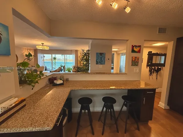 $2,700 | 605 Ives Dairy Road, Unit 2057, Miami, FL 33179