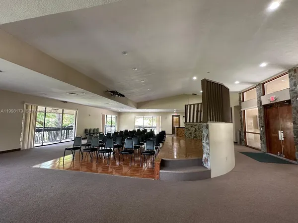 $2,700 | 605 Ives Dairy Road, Unit 2057, Miami, FL 33179