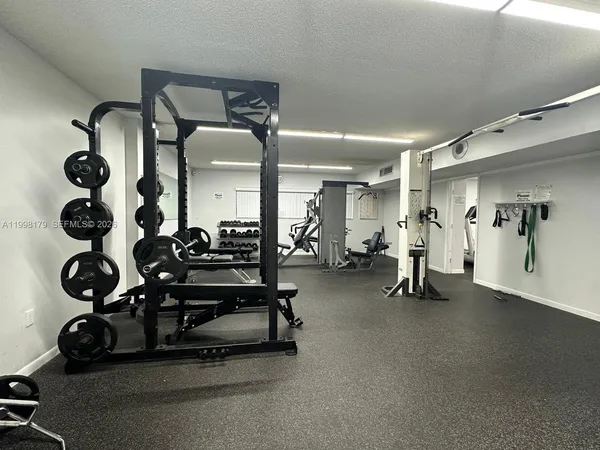 $2,700 | 605 Ives Dairy Road, Unit 2057, Miami, FL 33179