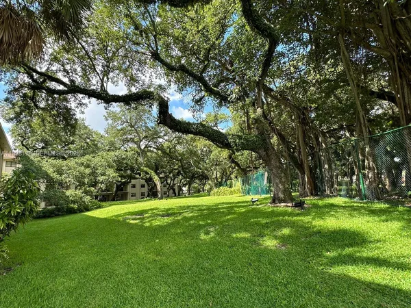 $2,700 | 605 Ives Dairy Road, Unit 2057, Miami, FL 33179