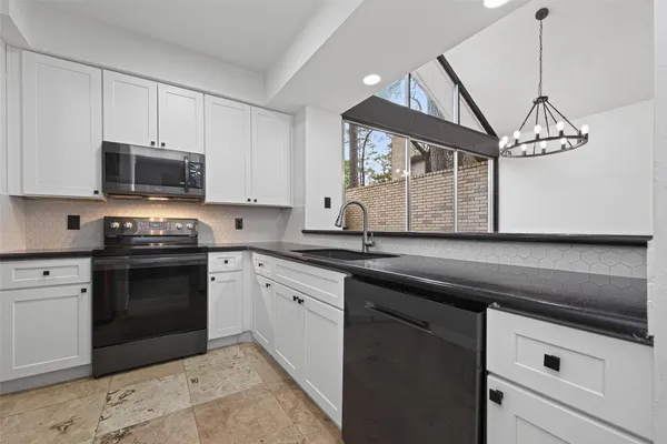 $224,900 | 2129 Lake Village Drive, Houston, TX 77339