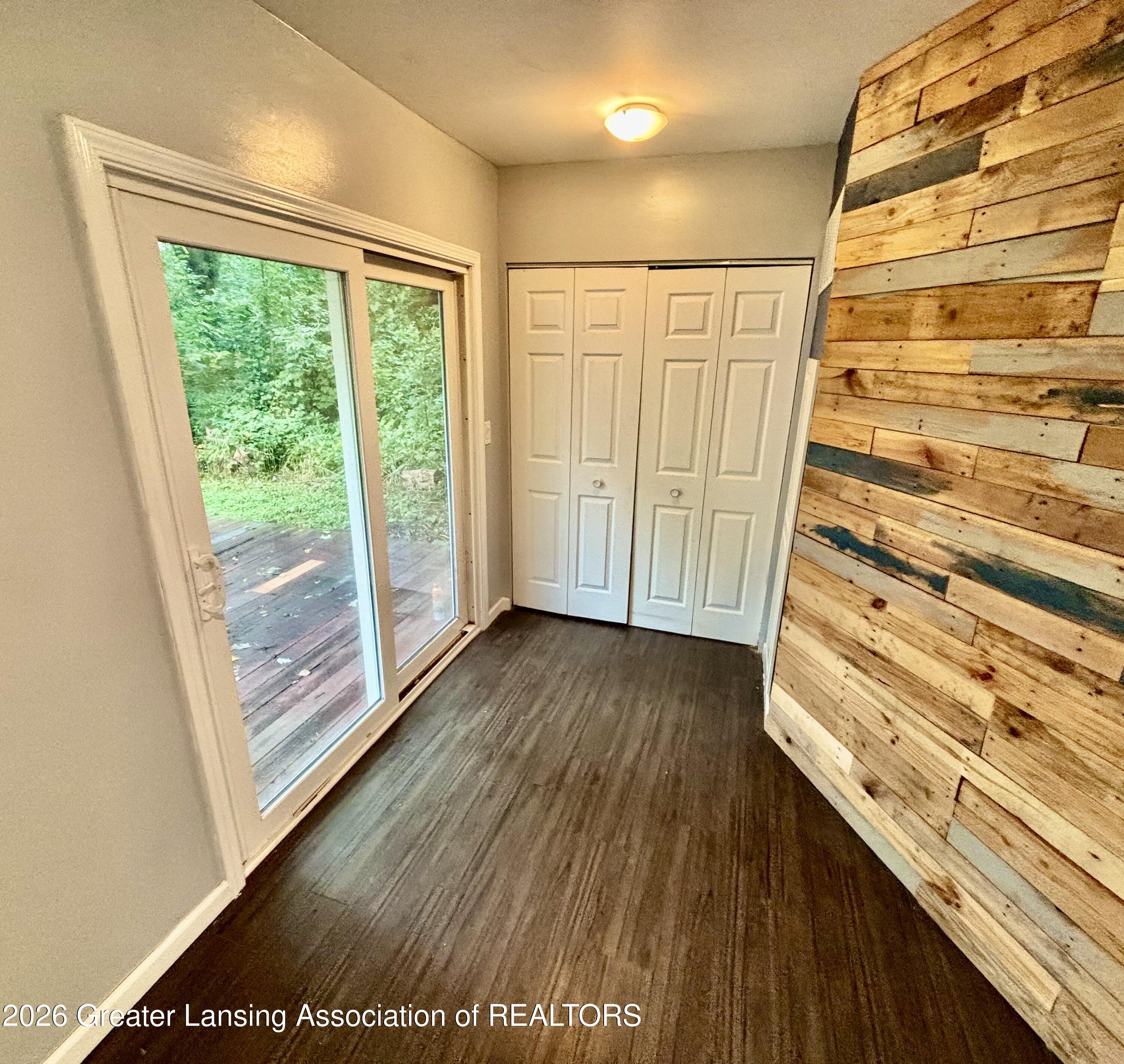 5420 South Waverly Road Lansing, MI 48911 - Photo 12 of 27 IMG_0040