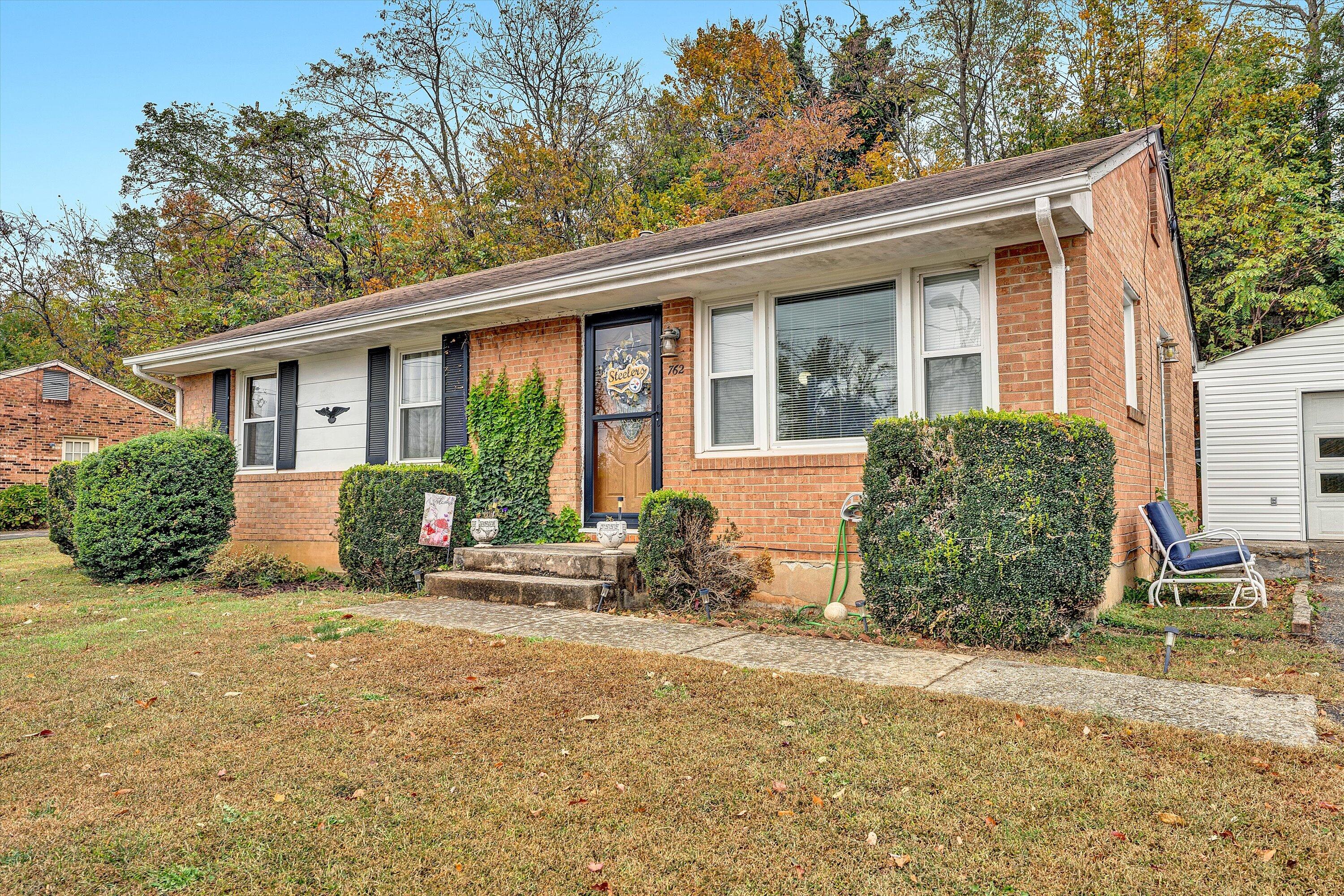762 Kenyon Road Vinton, VA 24179 - Photo 3 of 34 03-SGP-06099