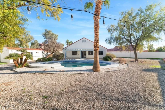 $1,750 | 3813 Old Bridge Court, North Las Vegas, NV 89032