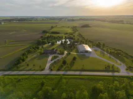 $3,950,000 | 3076 North 400 East Road, McLean, IL 61754