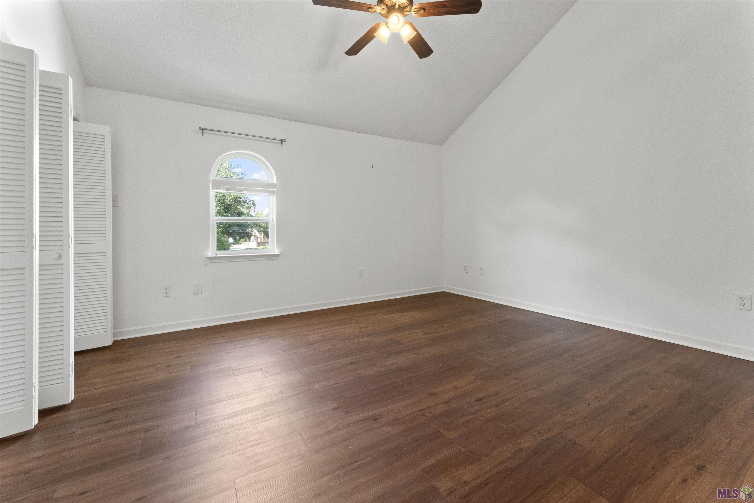 3330 Willard Street, Unit 804 Baton Rouge, LA 70802 - Photo 18 of 25 Nice large bedrooms with laminate flooring