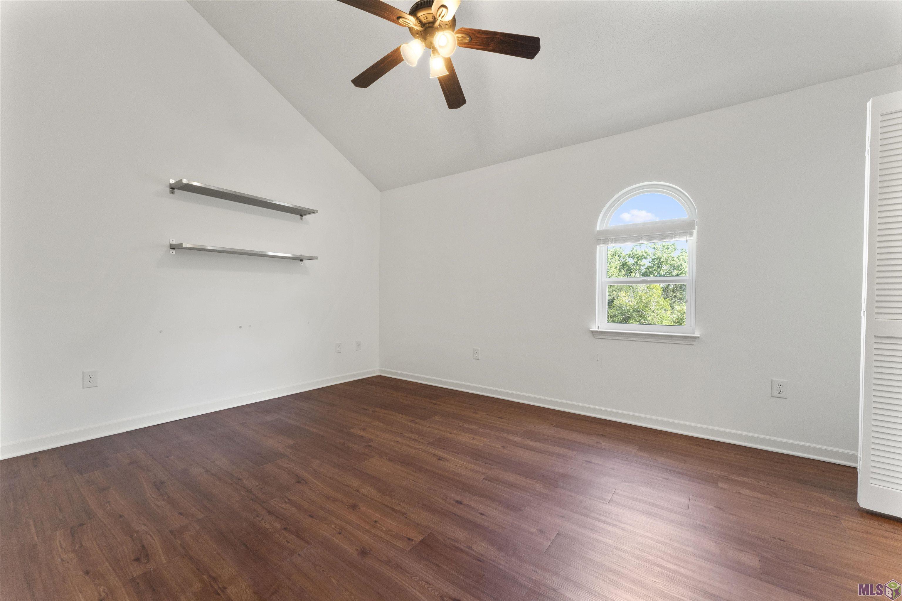 3330 Willard Street, Unit 804 Baton Rouge, LA 70802 - Photo 22 of 25 Both bedrooms feature vaulted ceilings